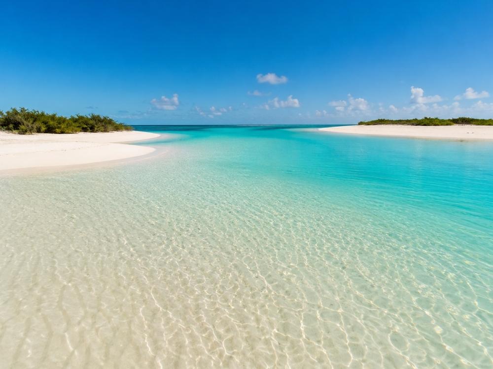 Cayo Waja visto desde el agua.